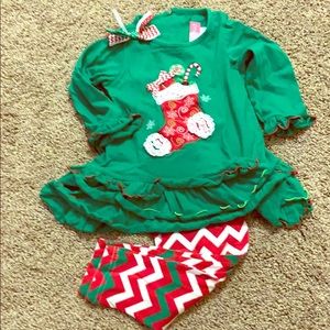 Adorable Christmas outfit 2T. Only worn 1 season